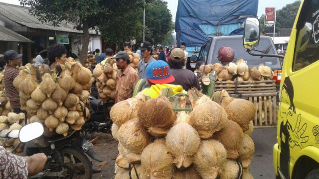 Di Tengah Corona, Pasar Buah Ranuyoso di Lumajang Tetap Ramai