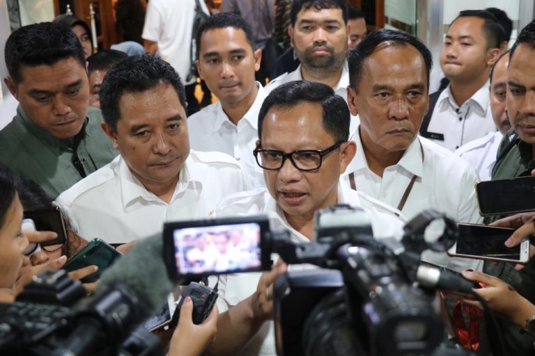 Peringati Hari Lahir Pancasila, Mendagri Tito Ajak Masyarakat Kibarkan Bendera Merah Putih