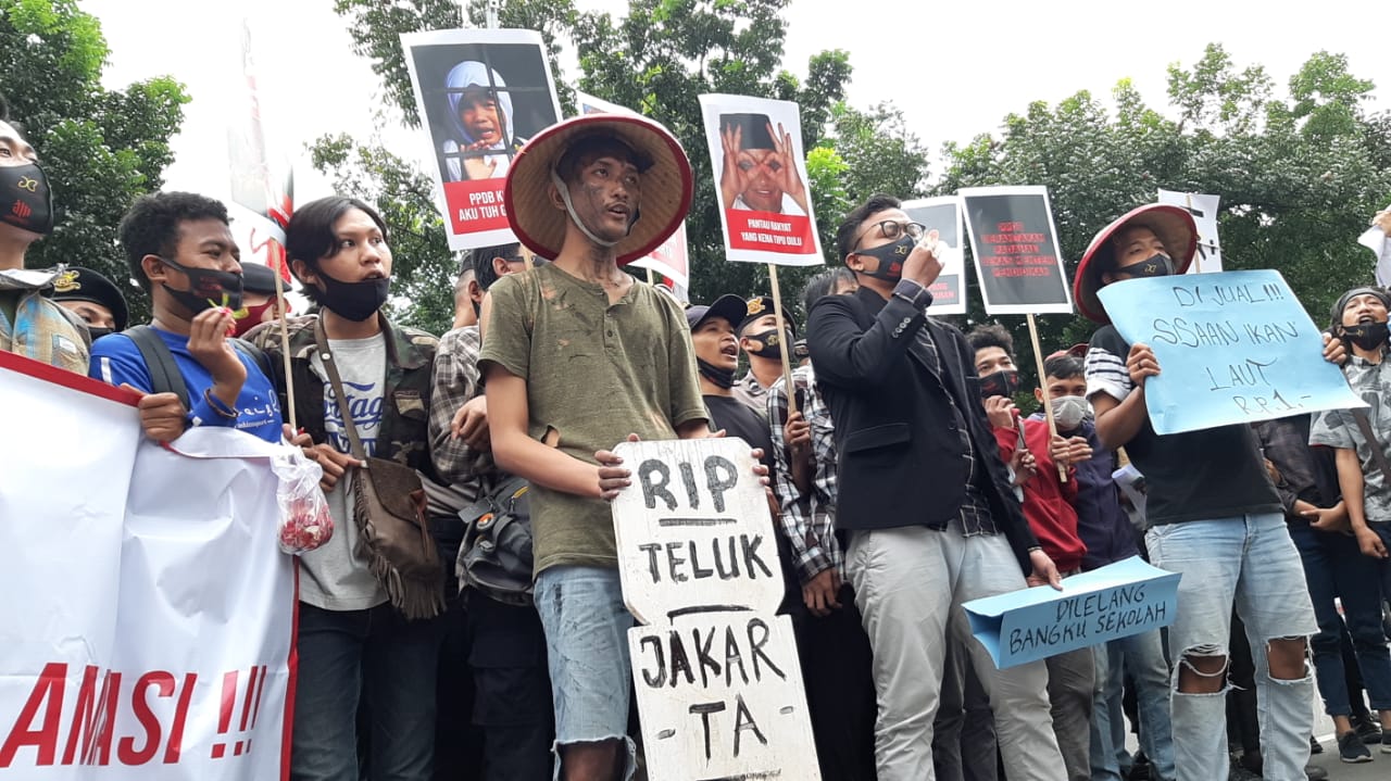 Aksi Presidium Barometer Jakarta kritik Anies soal PPDB dan Reklamasi Teluk Jakarta