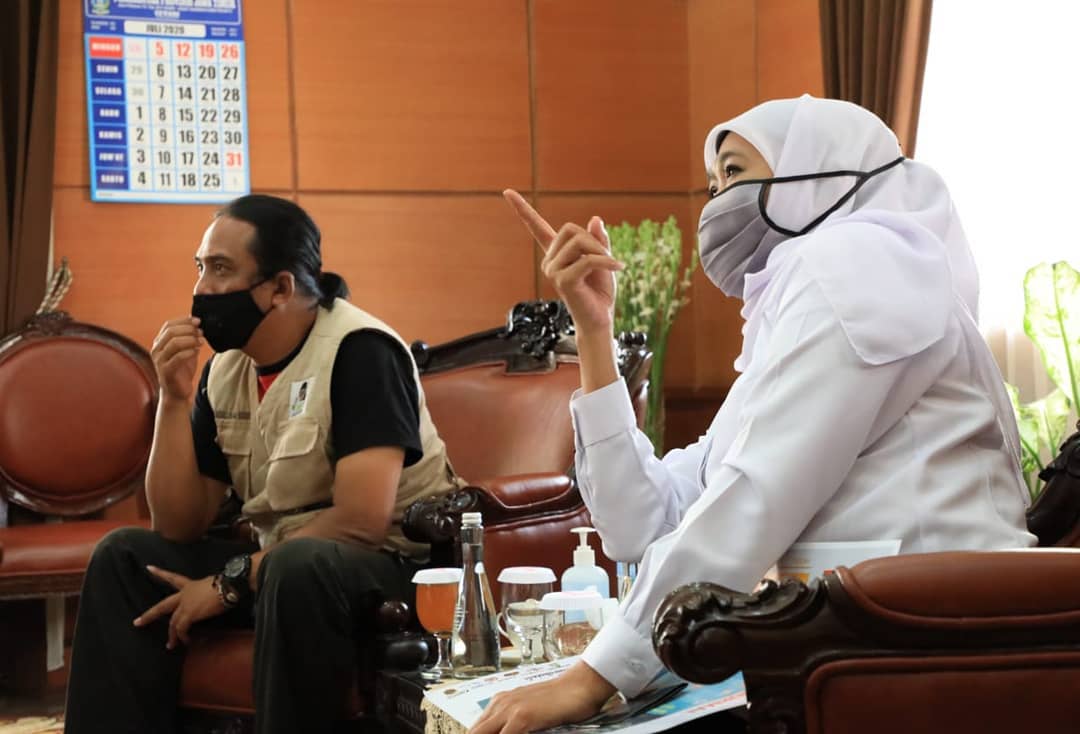Gubernur Khofifah Minta GUSDURian Bantu Edukasi Masyarakat Gunakan Masker