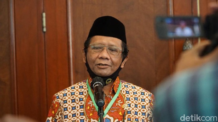 Ajak Pakai Masker, Menkopolhukam Prof Mahfud MD Gunakan Bahasa Madura