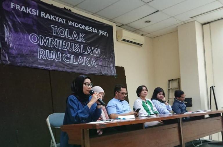 Fraksi Rakyat Indonesia melakukan siaran pers pada Senin (05/10), dalam ‘Mosi Tidak Percaya Rakyat Indonesia Kepada Pemerintah dan DPR: Stop Omnibus Law Cipta Kerja Sekarang Juga.’