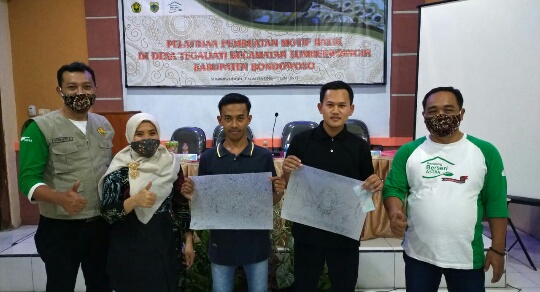 Pelatihan Pembuatan Motif Batik Desa Tegaljati, Kecamatan Sumberwringin, Kabupaten Bondowoso, pada Sabtu (3/10/2020). (Foto: Beritabaru.co/M Sufyan)