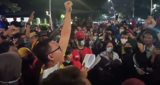 Tangkap Layar Video Sumpah Rakyat Tertindas!. (Foto: Twitter @mazzini_gsp)
