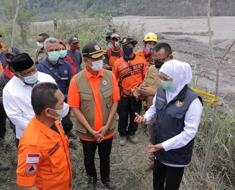 Khofifah Terjun Lapang Pantau Kondisi Terkini Semeru