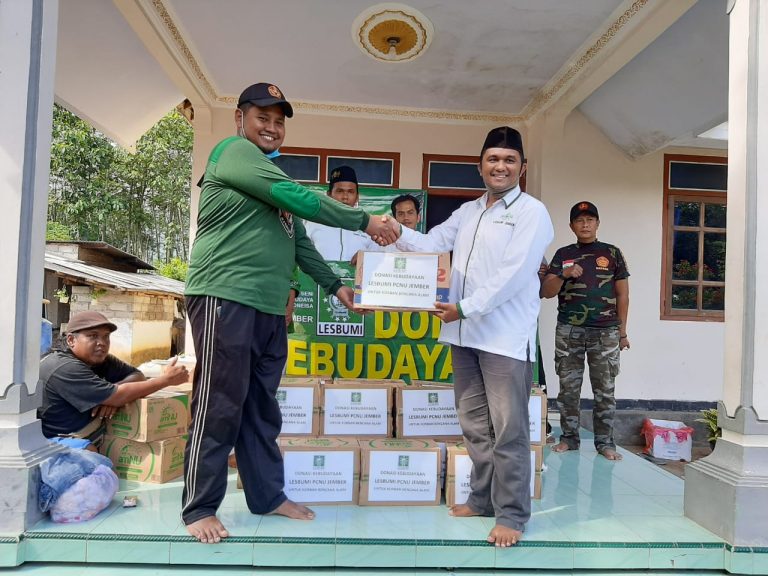 Lesbumi NU Jember Salurkan Donasi Untuk Korban Banjir