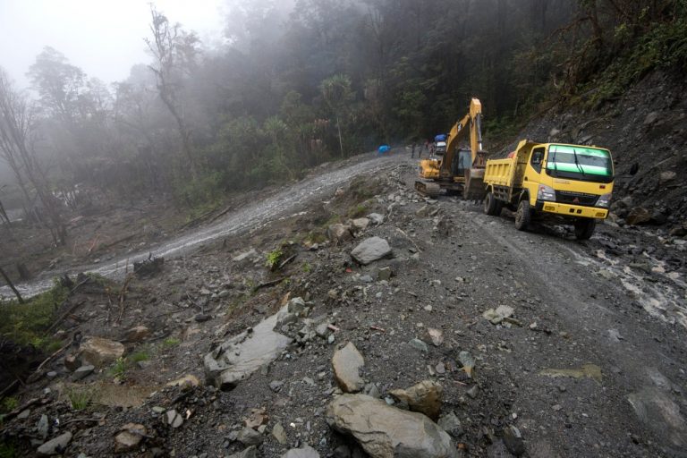 Masyarakat Adat Tolak Pembangunan Trans Papua