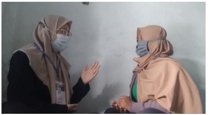 Lewat KKN, Mahasiswa UNEJ Buat Masker dari Kulit Pisang