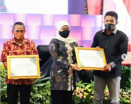 Viral di Medsos, Gubernur Khofifah Beri Bingkisan kepada 2 Warga Jombang