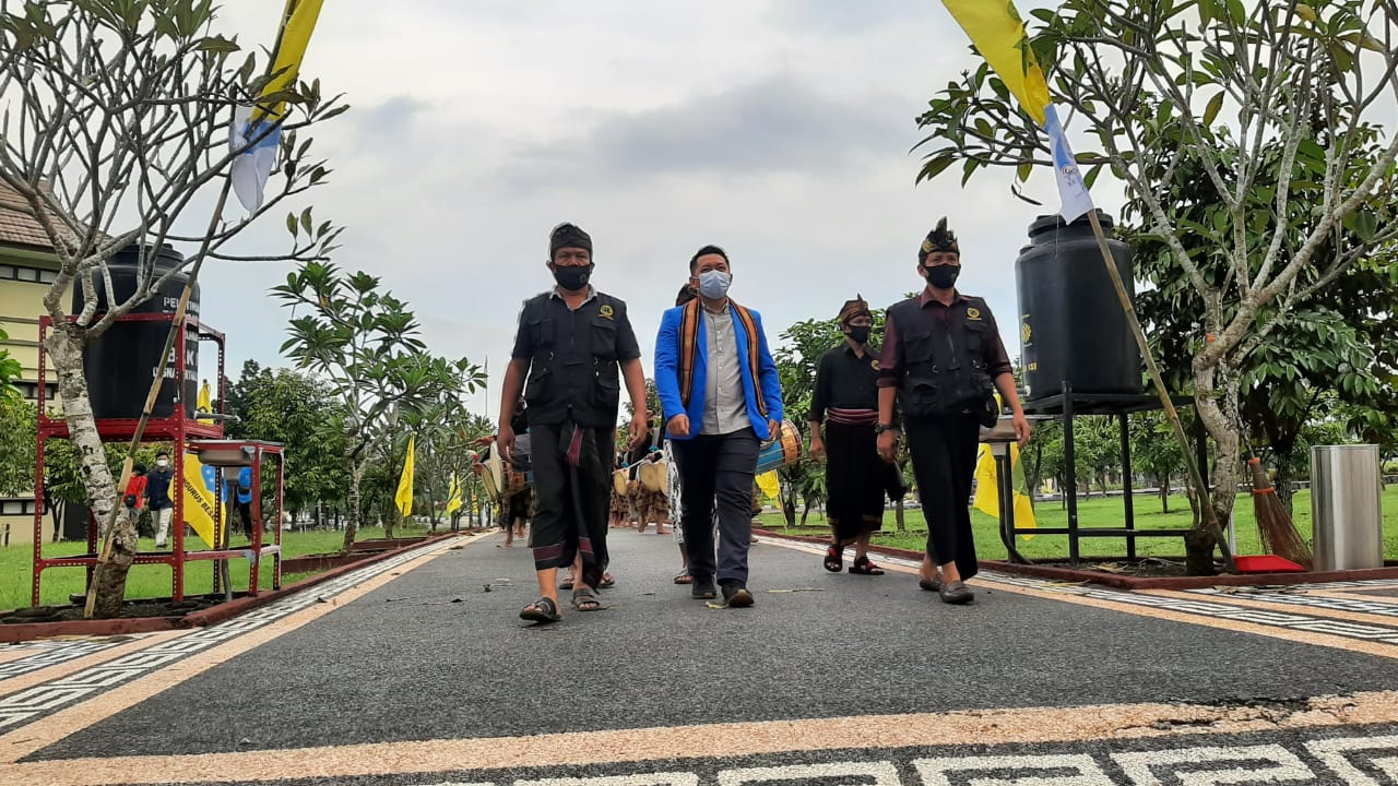 Laskar Sasak Sambut Kedatangan Zulfahmy Wahab di Lombok Timur