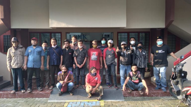 Terus-terusan Diteror, Warga Pakel Galang Dukungan Solidaritas di Surabaya