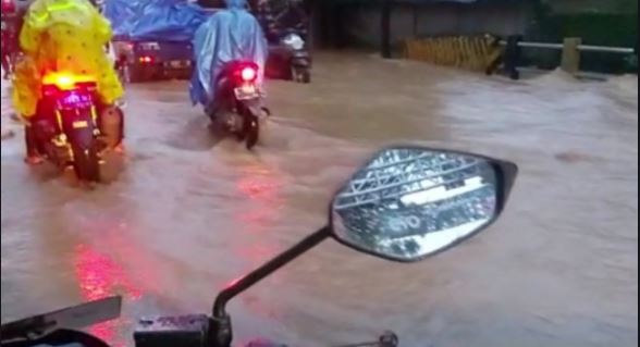 Jalan Nasional Sampang-Bangkalan Banjir