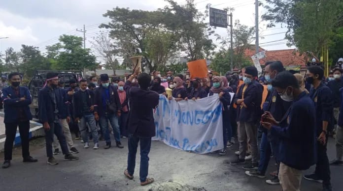 Dinilai Polres Lalai, Mahasiswa UTM Lakukan Demo