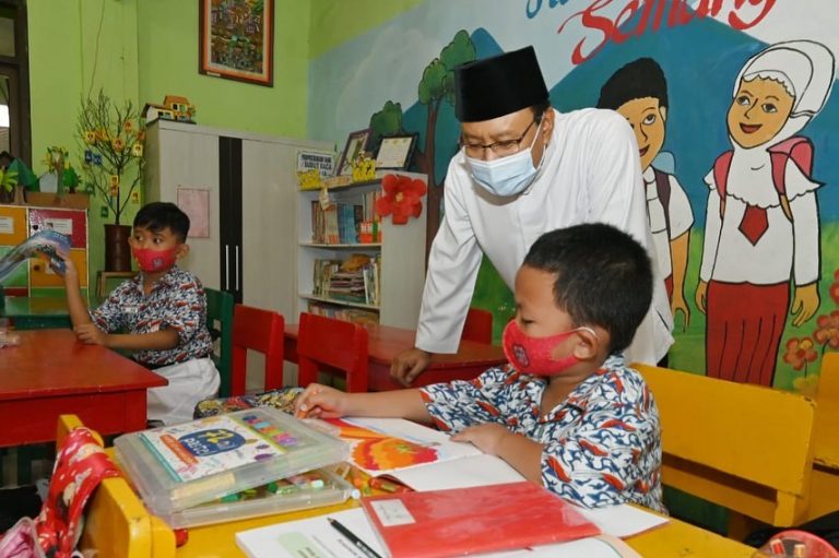 Uji Coba Masuk Sekolah, Gus Ipul Pastikan Prokes Covid-19 Terjamin