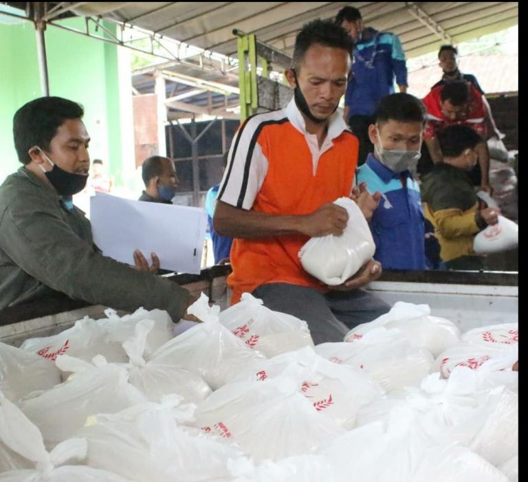 Pramuka IAIN Jember Bagikan 2,5 Ton Zakat