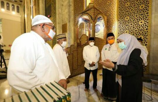 Khofifah Pantau Persiapan Penyelenggaraan Sholat Idul Fitri di Masjid Al-Akbar Surabaya
