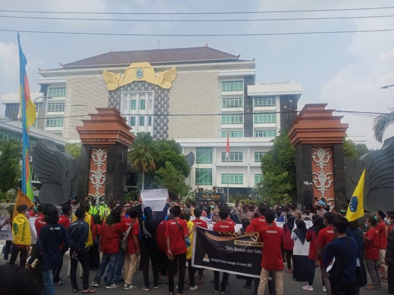 Demo Perdana Mahasiswa, Yuhronur Effendi Tak Temui Aksi Massa