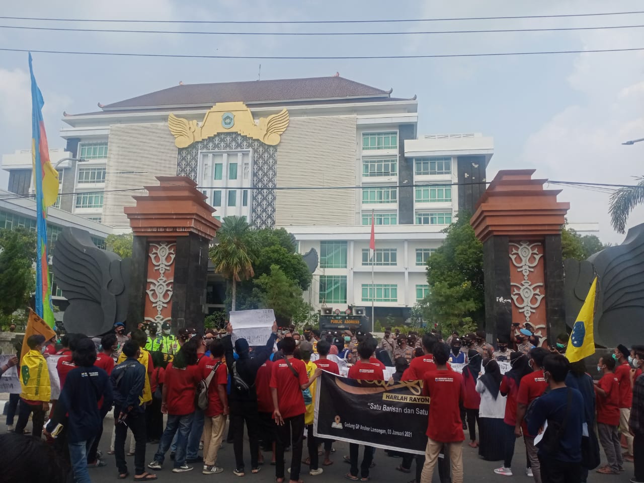 Demo Perdana Mahasiswa, Yuhronur Effendi Tak Temui Aksi Massa