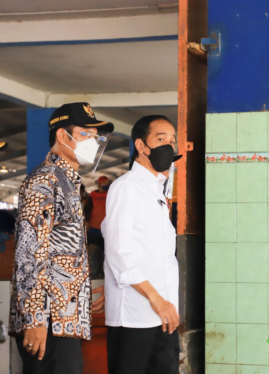 Jokowi Kunjungi Pabrik Udang di Lamongan