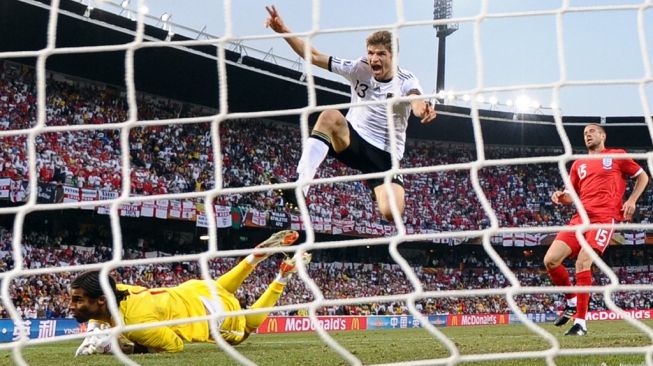 Laga Inggris vs Jerman di babak 16 besar Piala Dunia 2010 silam. [Jewel SAMAD / AFP]