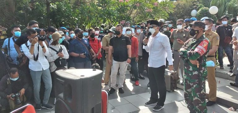 PCNU Surabaya Puji Walikota Eri Cahyadi Temui Warga Madura Saat Unjuk Rasa