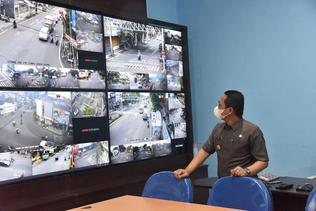 Cak Thoriq Memonitoring Uji Coba Jaringan CCTV Desa