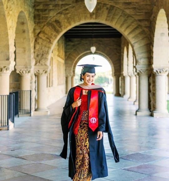 Congratulations! Maudy Ayunda Raih Gelar Magister di Stanford University | Berita Baru Jatim