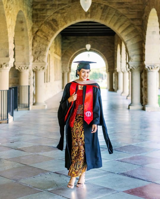 Congratulations! Maudy Ayunda Raih Gelar Magister di Stanford University