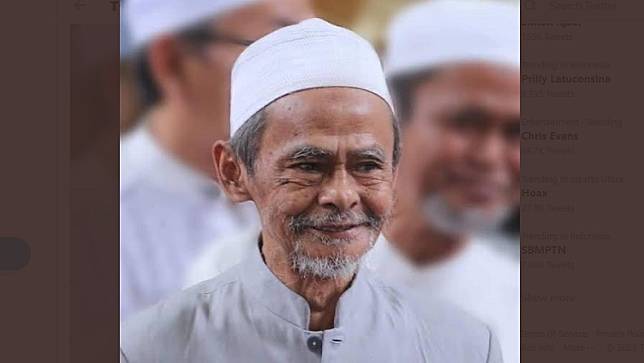 KH Nawawi Abdul Jalil Pengasuh Ponpes Sidogiri Wafat