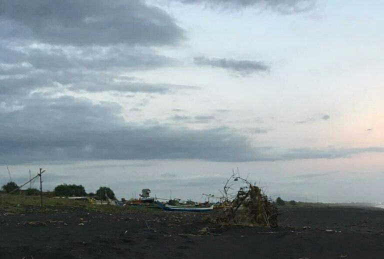 Rencana Pengelolaan Sempadan Pantai Oleh Pemkab Jember, Benarkah untuk Mengurangi Angka Kemiskinan?