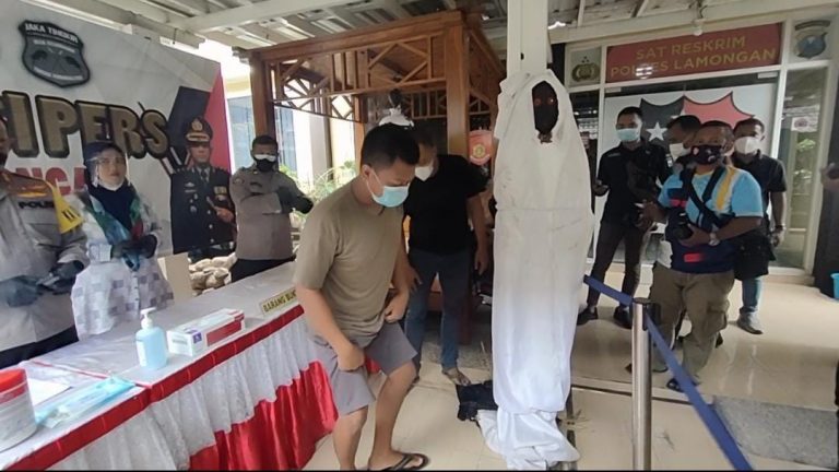 Pencuri Boneka Pocong di Lamongan Ditangkap