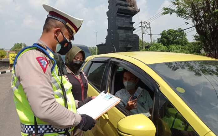 Gresik Perpanjangan PPKM Level 4, Polisi Kembali Berlakukan Penyekatan