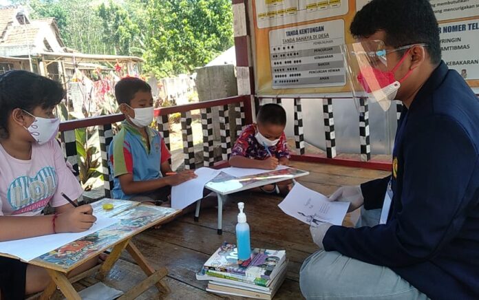 Mahasiswa KKN UNEJ Gelar POS Taman Baca, Asah Literasi Bocil di Desa Tercinta
