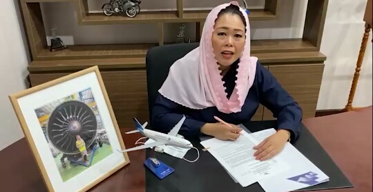 Yenny Wahid mengundurkan diri dari jabatan komisaris independen PT Garuda Indonesia, Jumat (13/8/2021). Foto: Tangkapan layar video pengunduran diri yang diunggah akunnya di instagram @yennywahid