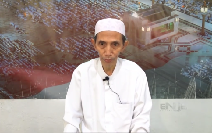 Pengasuh Pondok Pesantren Nurul Jadid KH. Moh. Zuhri Zaini