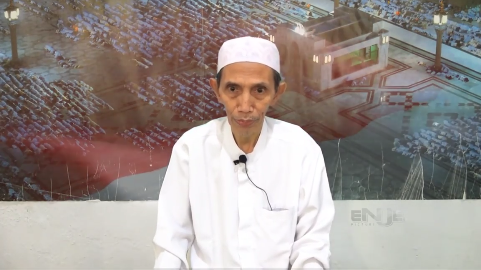 Pengasuh Pondok Pesantren Nurul Jadid KH. Moh. Zuhri Zaini