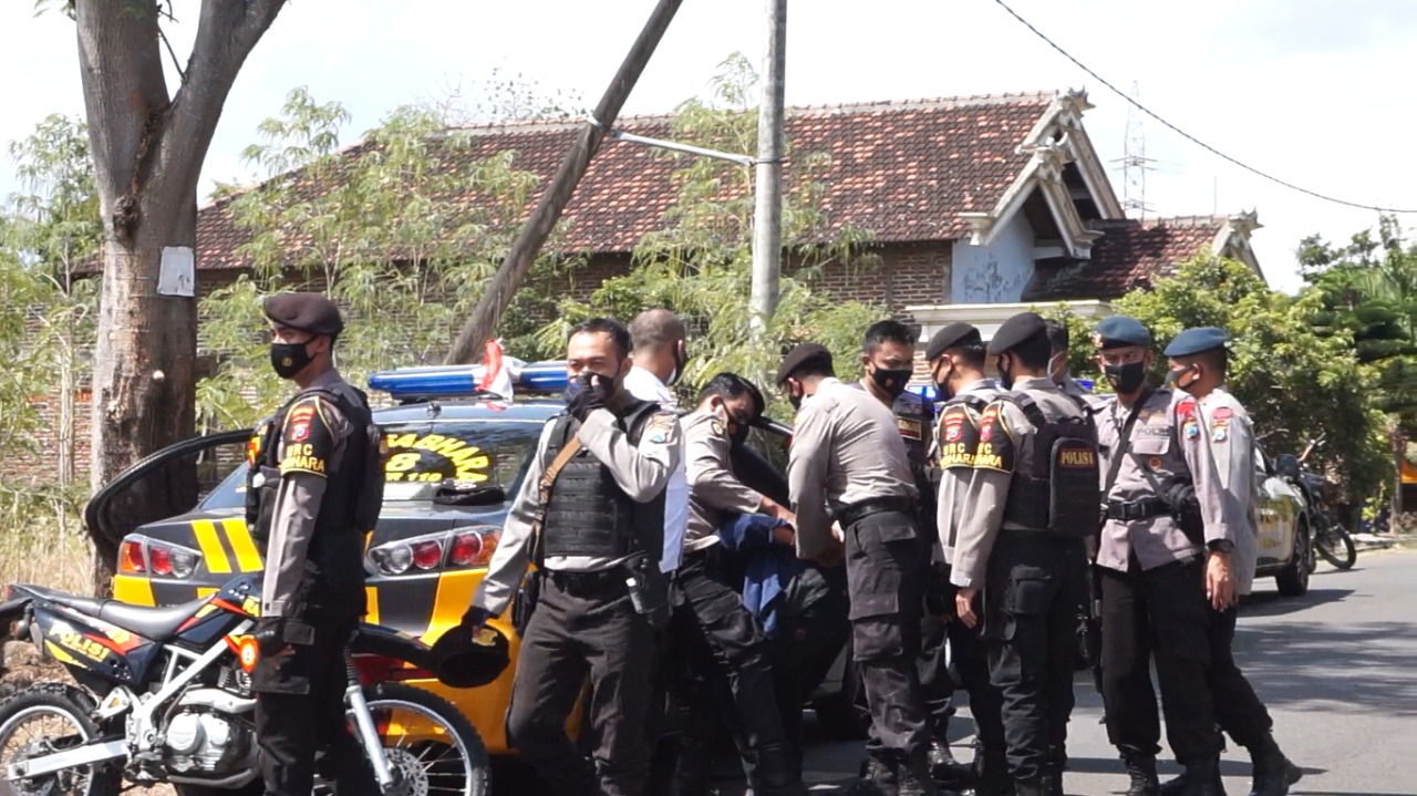 Aksi Mahasiswa di Ponorogo Bentrok dengan Polisi saat Kunjungan Presiden