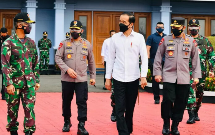 Kunjungan Kerja ke Jatim, Presiden Tinjau Vaksinasi dan Resmikan Bendungan