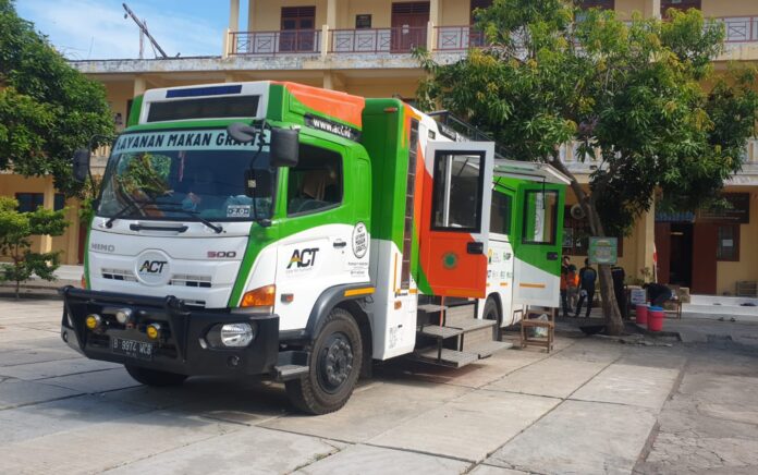 Bawa Armada Food Truck di Ponpes SAQA Probolinggo, ACT Pasuruan Bagikan 500 Porsi Makan Gratis