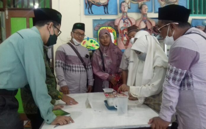 MTs NU Trate Gresik Terima Kunjungan Studi Banding Terkait Madrasah Riset