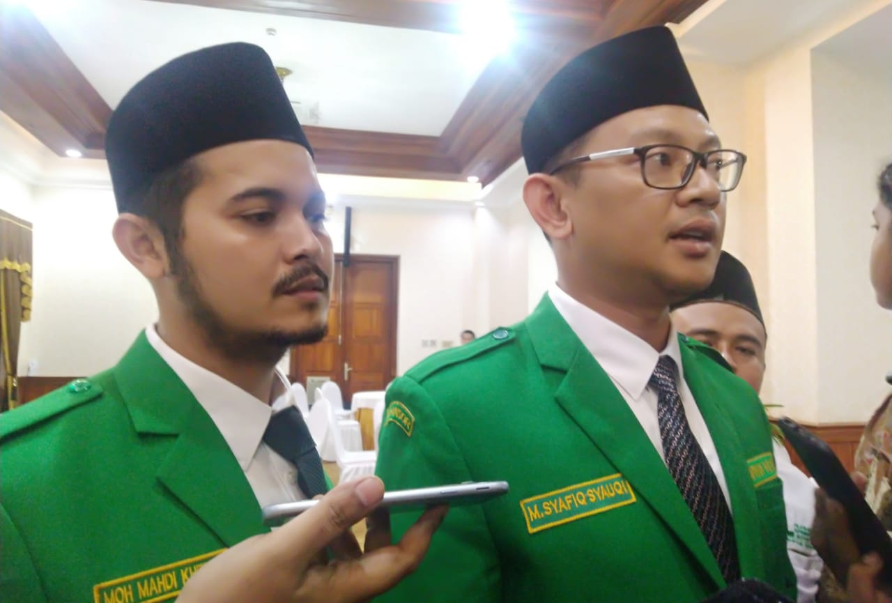 Ketua Pimpinan Wilayah (PW) Ansor Jawa Timur M Syafiq Syauqi didampingi Wakil Ketua PW Ansor Bidang Cyber Mahdi El Kherid. (Dok. Foto: Istimewa)