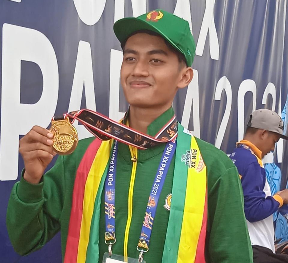 Putra Soto Lamongan, Sumbang Emas untuk Jatim Cabor Motocross di PON