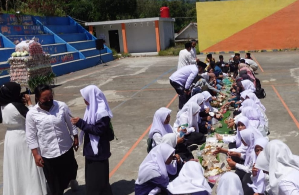 Makan Bersama selepas Peringati Hari Santri