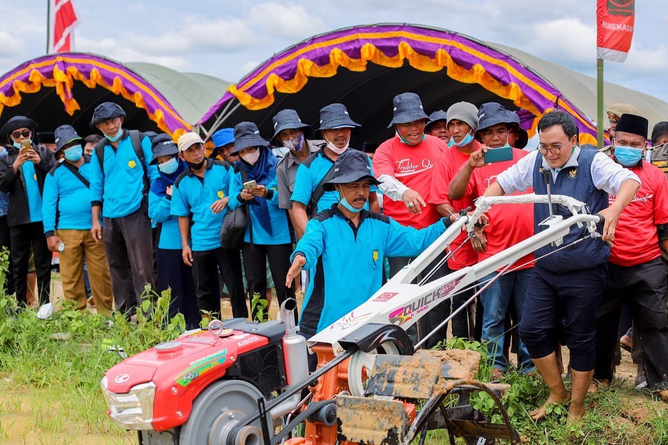 Inovasi Pertanian, Bupati Pamekasan Launching Hand Tractor on Call