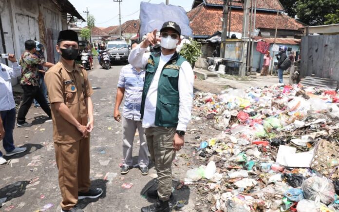 Bupati Bangkalan Kerahkan DLH Tangani Tumpukan Sampah