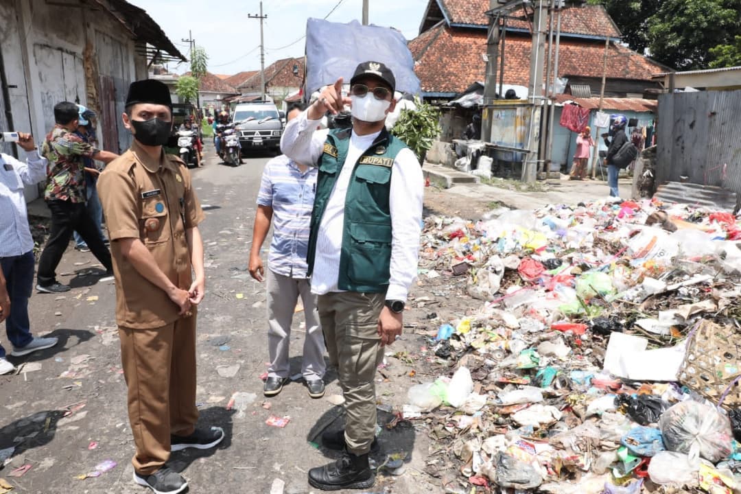 Bupati Bangkalan Kerahkan DLH Tangani Tumpukan Sampah