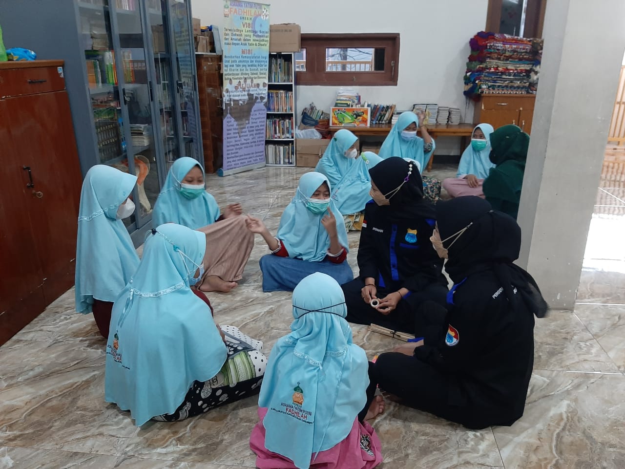 Rangkul Yatim Piatu, Kader Putri PMII Gresik Ajarkan Kreativitas dan Pengetahuan Islam