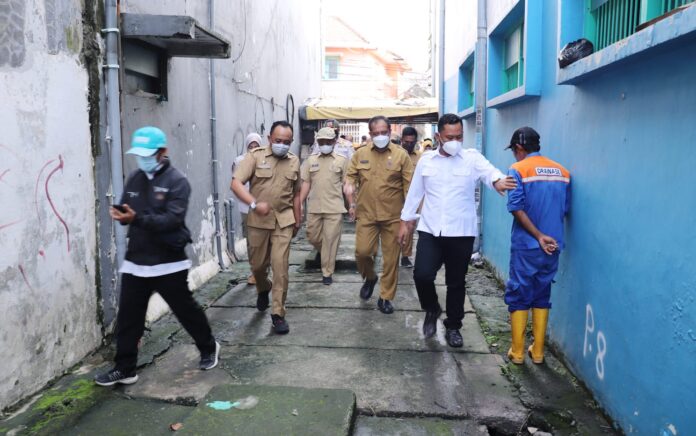 Bupati Gresik Pantau Langsung Penyebab Banjir Wilayah Kota