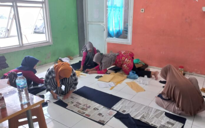 Lakpesdam PWNU Jatim Adakan Pelatihan Menjahit untuk Warga yang Tinggal di Rusun Jemundo