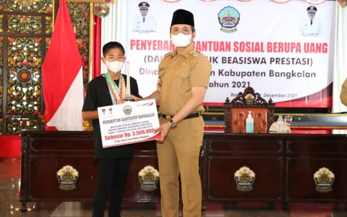 Bantuan Sosial untuk Siswa dan Mahasiswa Berprestasi